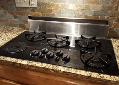 Modern kitchen gas stove with knobs